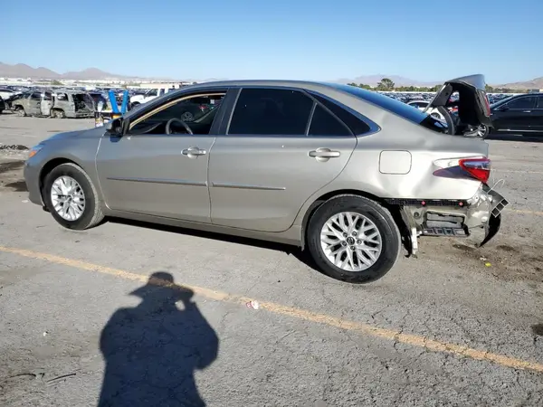 4T1BF1FK0HU628579 2017 TOYOTA CAMRY - Image 2