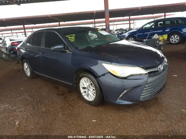 4T1BF1FK0HU630221 2017 TOYOTA CAMRY - Image 1