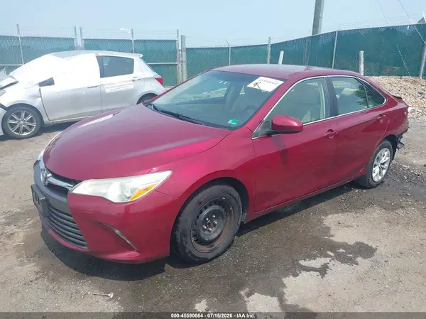 4T1BF1FK0HU630686 2017 TOYOTA CAMRY - Image 2