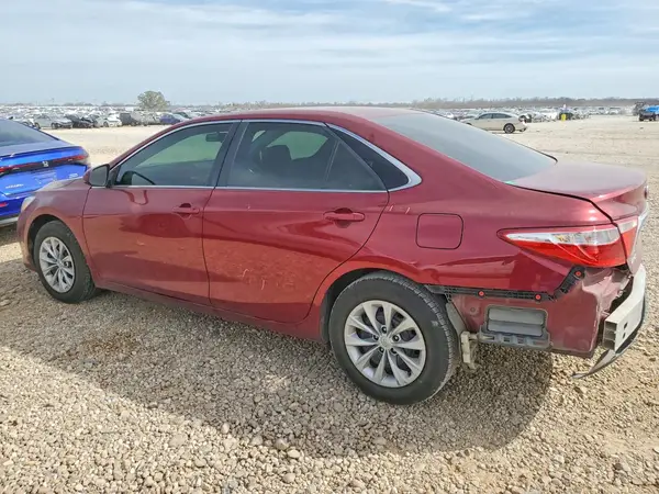 4T1BF1FK0HU633782 2017 TOYOTA CAMRY - Image 2