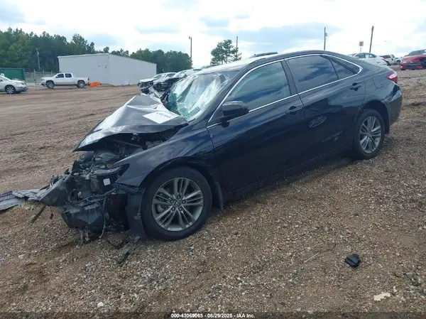 4T1BF1FK0HU637685 2017 TOYOTA CAMRY - Image 2