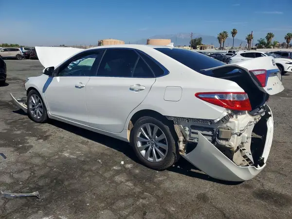 4T1BF1FK0HU640764 2017 TOYOTA CAMRY - Image 2