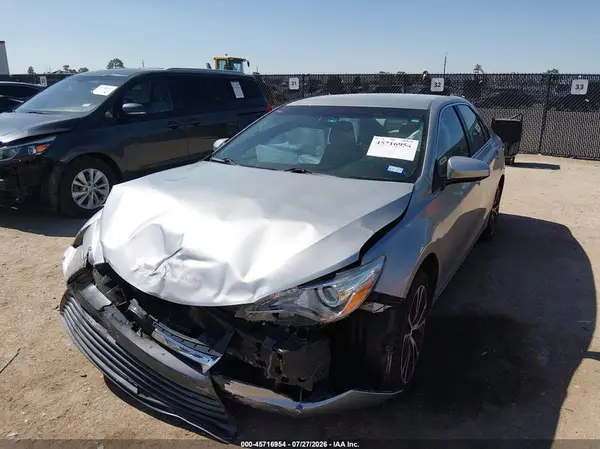 4T1BF1FK0HU645057 2017 TOYOTA CAMRY - Image 2