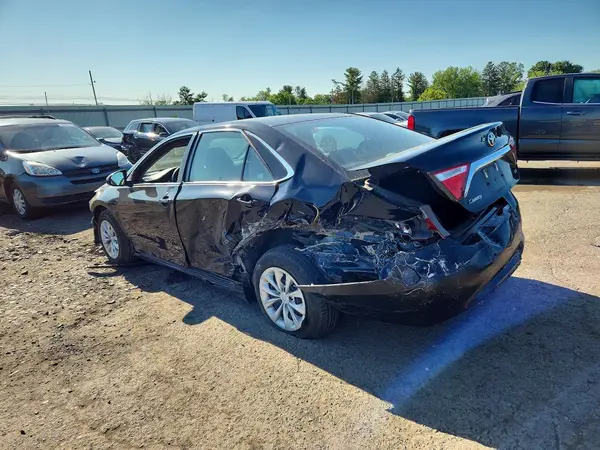 4T1BF1FK0HU646029 2017 TOYOTA CAMRY - Image 2