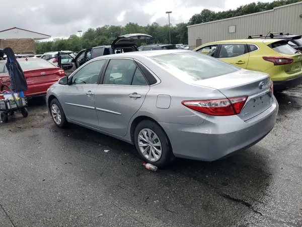 4T1BF1FK0HU648640 2017 TOYOTA CAMRY - Image 2