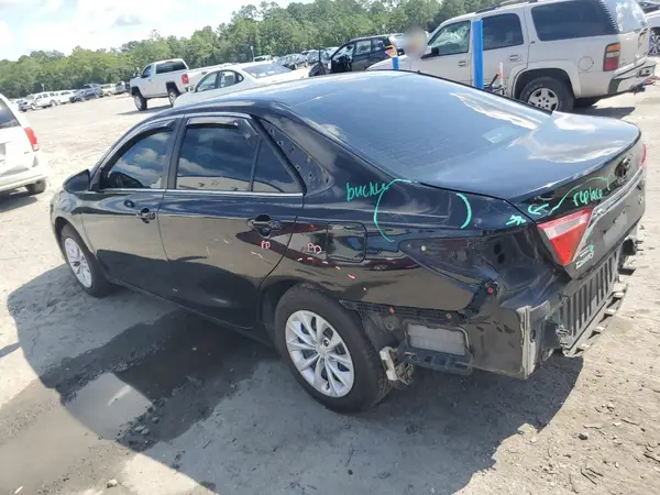 4T1BF1FK0HU649044 2017 TOYOTA CAMRY - Image 2