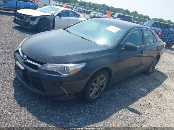 4T1BF1FK0HU650727 2017 TOYOTA CAMRY - Image 2