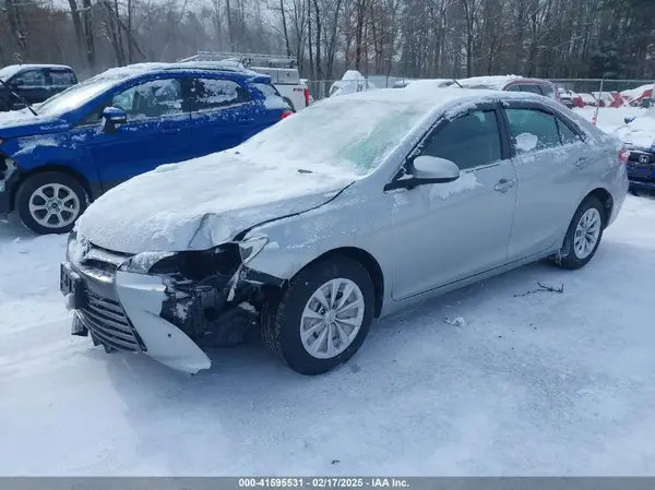 4T1BF1FK0HU651375 2017 TOYOTA CAMRY - Image 2