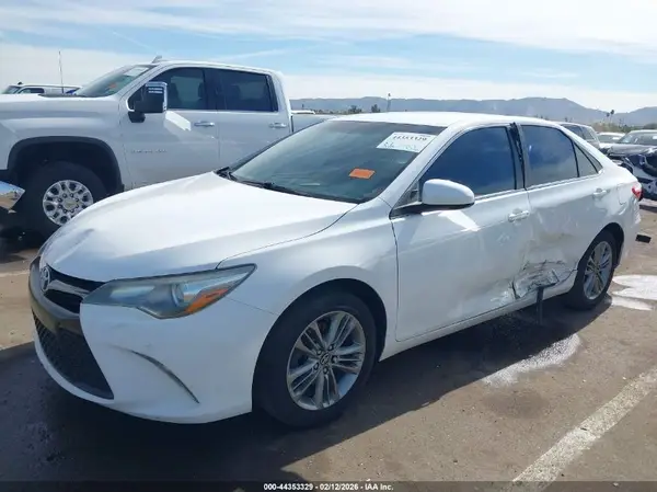 4T1BF1FK0HU652977 2017 TOYOTA CAMRY - Image 2