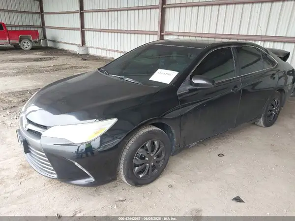4T1BF1FK0HU655197 2017 TOYOTA CAMRY - Image 2