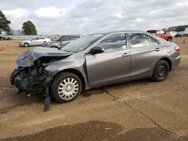 4T1BF1FK0HU663560 2017 TOYOTA CAMRY - Image 1