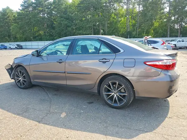 4T1BF1FK0HU663915 2017 TOYOTA CAMRY - Image 2