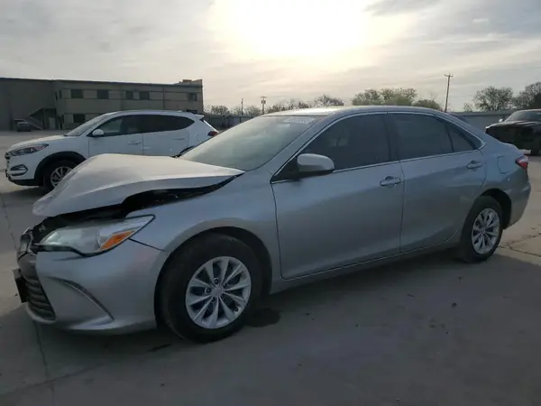 4T1BF1FK0HU665289 2017 TOYOTA CAMRY - Image 1