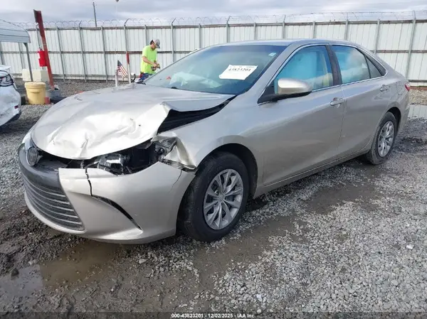 4T1BF1FK0HU666345 2017 TOYOTA CAMRY - Image 2