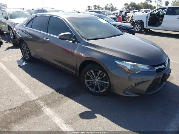 4T1BF1FK0HU669035 2017 TOYOTA CAMRY - Image 1