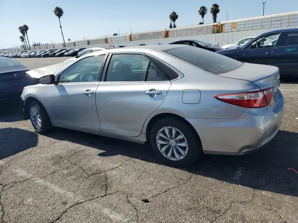 4T1BF1FK0HU669472 2017 TOYOTA CAMRY - Image 2
