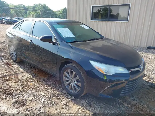 4T1BF1FK0HU670525 2017 TOYOTA CAMRY - Image 1