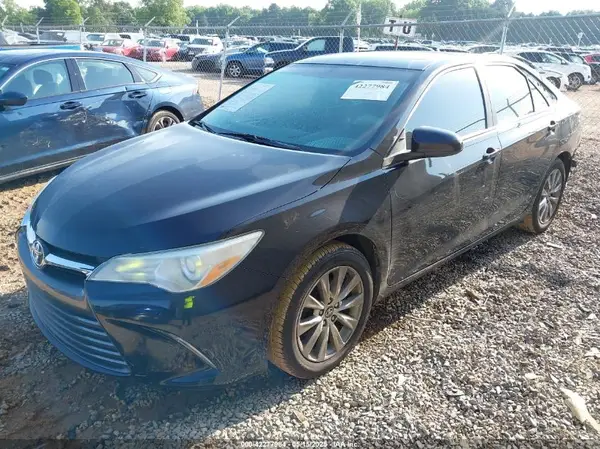 4T1BF1FK0HU670525 2017 TOYOTA CAMRY - Image 2