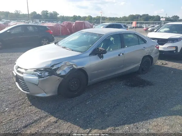 4T1BF1FK0HU670539 2017 TOYOTA CAMRY - Image 2
