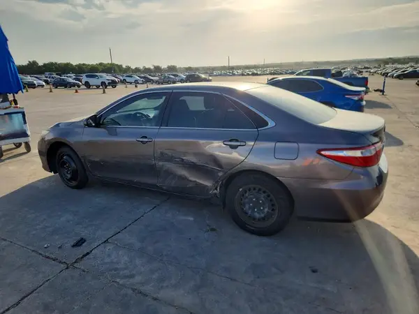 4T1BF1FK0HU670833 2017 TOYOTA CAMRY - Image 2