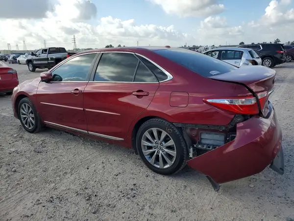 4T1BF1FK0HU672470 2017 TOYOTA CAMRY - Image 2