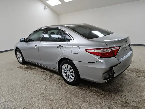 4T1BF1FK0HU677393 2017 TOYOTA CAMRY - Image 2
