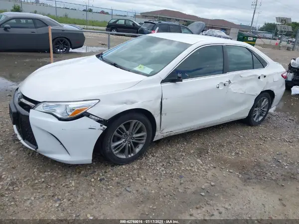 4T1BF1FK0HU678172 2017 TOYOTA CAMRY - Image 2
