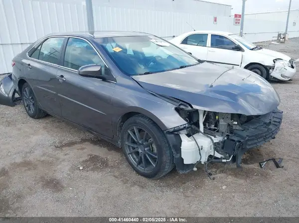 4T1BF1FK0HU681153 2017 TOYOTA CAMRY - Image 1