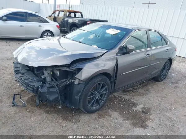 4T1BF1FK0HU681153 2017 TOYOTA CAMRY - Image 2