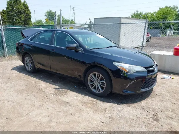 4T1BF1FK0HU682612 2017 TOYOTA CAMRY - Image 1
