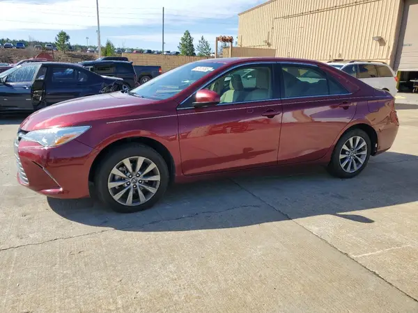 4T1BF1FK0HU684800 2017 TOYOTA CAMRY - Image 1