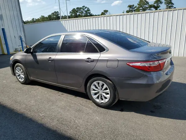4T1BF1FK0HU686031 2017 TOYOTA CAMRY - Image 2