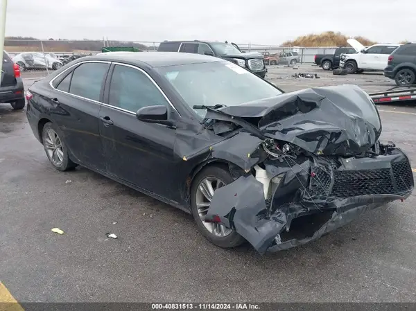 4T1BF1FK0HU686837 2017 TOYOTA CAMRY - Image 1