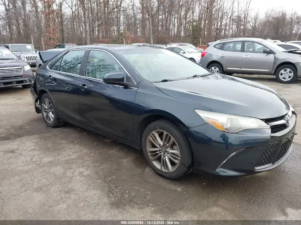 4T1BF1FK0HU688295 2017 TOYOTA CAMRY - Image 1