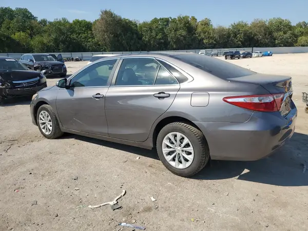 4T1BF1FK0HU688832 2017 TOYOTA CAMRY - Image 2