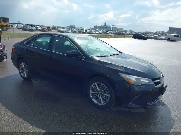 4T1BF1FK0HU688944 2017 TOYOTA CAMRY - Image 1