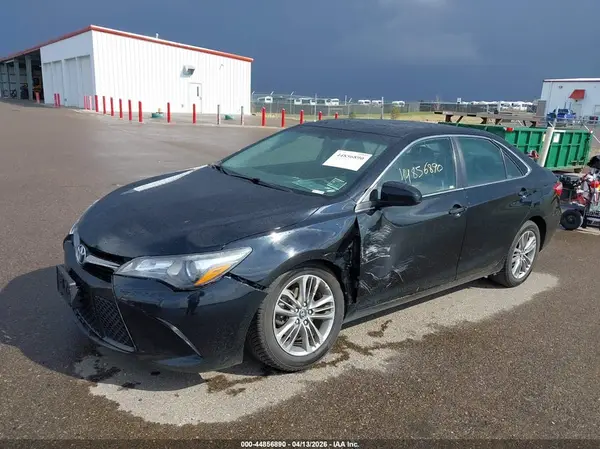 4T1BF1FK0HU688944 2017 TOYOTA CAMRY - Image 2