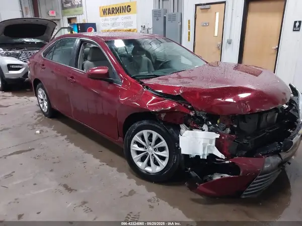 4T1BF1FK0HU692900 2017 TOYOTA CAMRY - Image 1