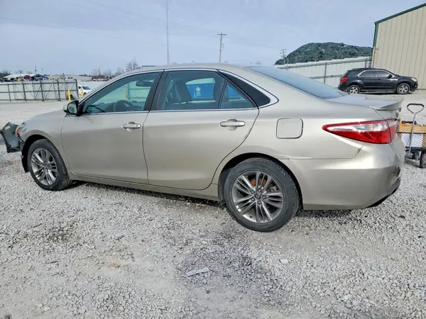4T1BF1FK0HU693223 2017 TOYOTA CAMRY - Image 2