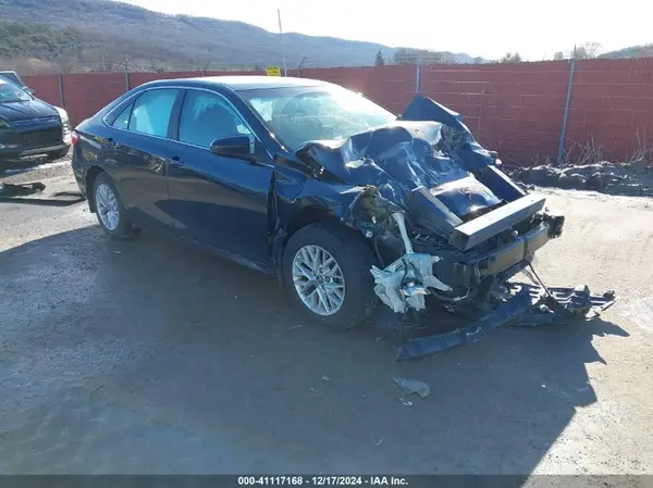 4T1BF1FK0HU693478 2017 TOYOTA CAMRY - Image 1