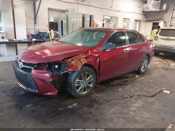 4T1BF1FK0HU693917 2017 TOYOTA CAMRY - Image 2