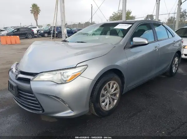 4T1BF1FK0HU694484 2017 TOYOTA CAMRY - Image 2