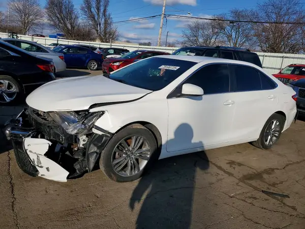 4T1BF1FK0HU695084 2017 TOYOTA CAMRY - Image 1