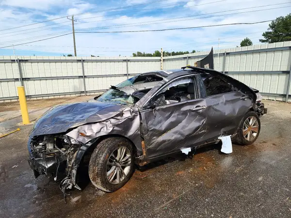 4T1BF1FK0HU696882 2017 TOYOTA CAMRY - Image 1