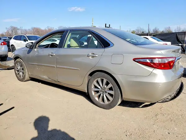 4T1BF1FK0HU697630 2017 TOYOTA CAMRY - Image 2