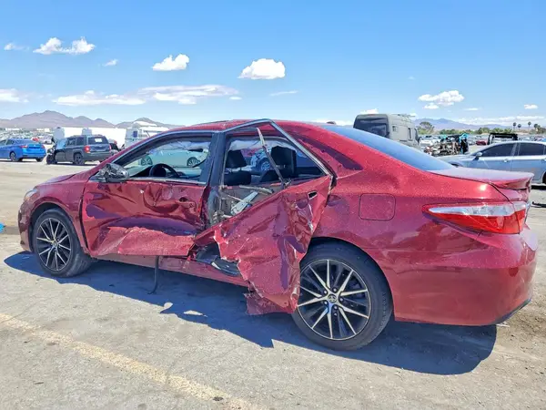4T1BF1FK0HU698759 2017 TOYOTA CAMRY - Image 2