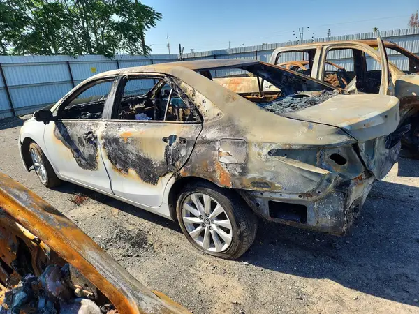 4T1BF1FK0HU699135 2017 TOYOTA CAMRY - Image 2