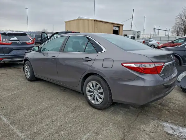 4T1BF1FK0HU699362 2017 TOYOTA CAMRY - Image 2