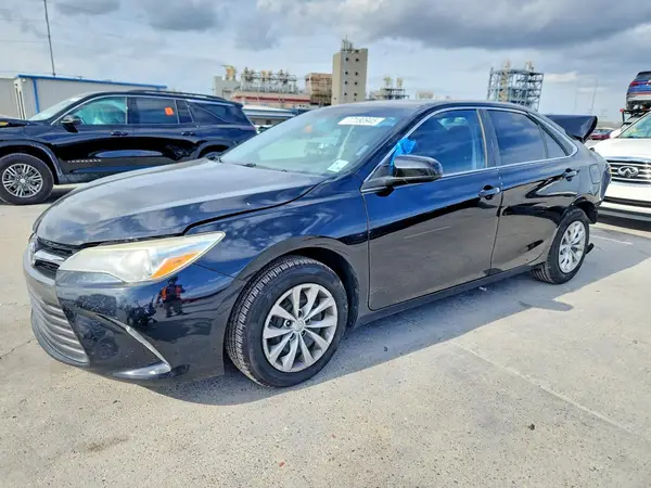 4T1BF1FK0HU699944 2017 TOYOTA CAMRY - Image 1