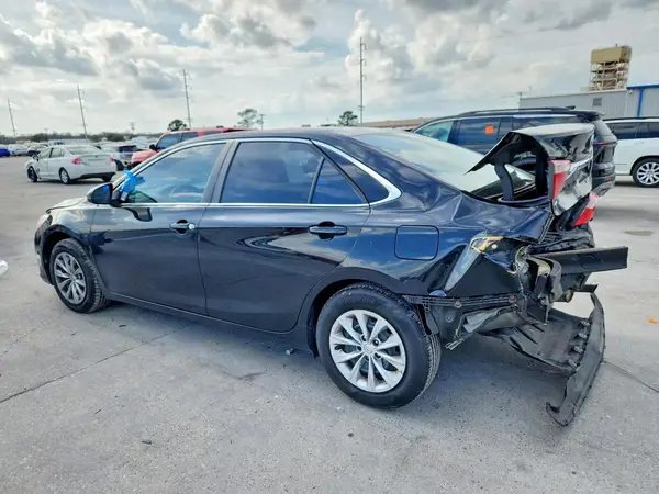 4T1BF1FK0HU699944 2017 TOYOTA CAMRY - Image 2